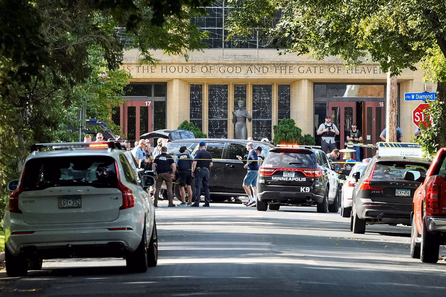 Law enforcement officers gather outside Annunciation Church following a mass shooting event, in Minneapolis, Minnesota, August 27, 2025. Tim Evans/Reuters