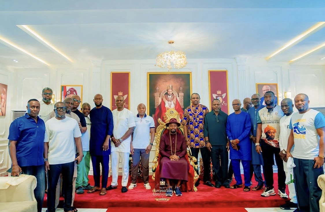 Olu of Warri, His Majesty Ogiame Atuwatse III and members of Nigeria’s Atlanta ’96 Olympic gold-medal Super Eagles