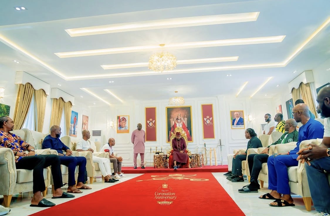 Olu of Warri, His Majesty Ogiame Atuwatse III and members of Nigeria’s Atlanta ’96 Olympic gold-medal Super Eagles