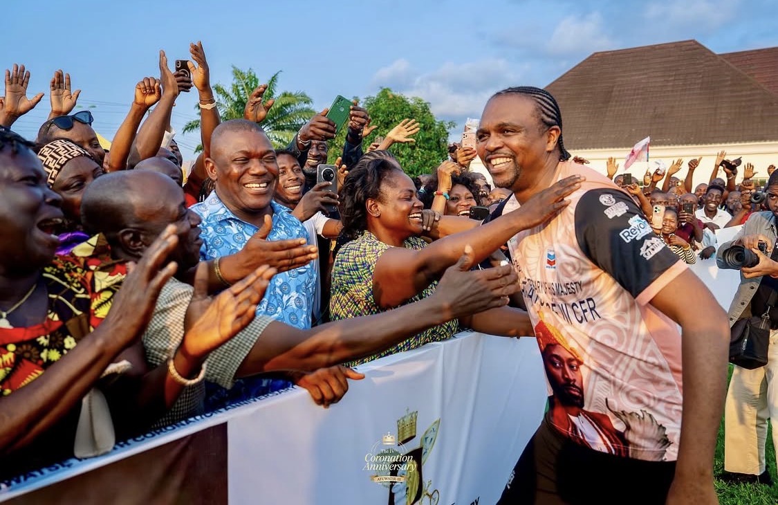 Olu of Warri, His Majesty Ogiame Atuwatse III and members of Nigeria’s Atlanta ’96 Olympic gold-medal Super Eagles
