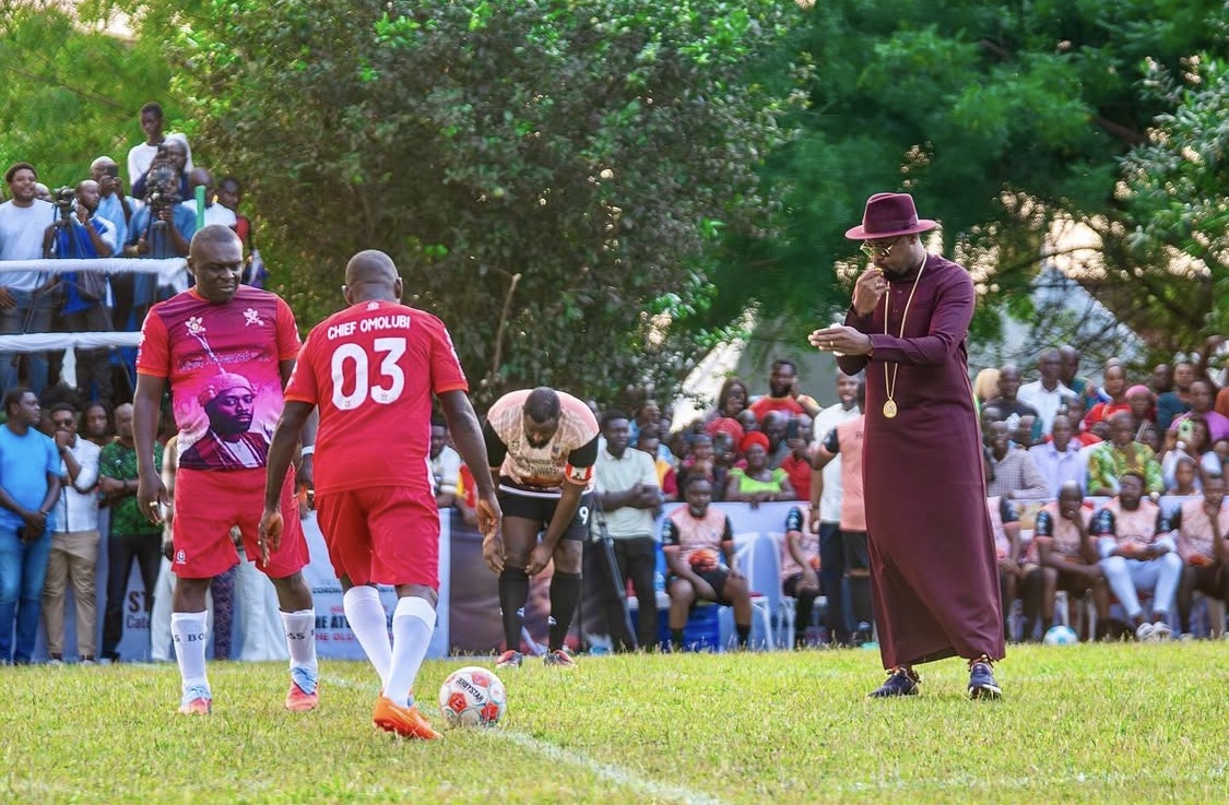 Olu of Warri, His Majesty Ogiame Atuwatse III and members of Nigeria’s Atlanta ’96 Olympic gold-medal Super Eagles