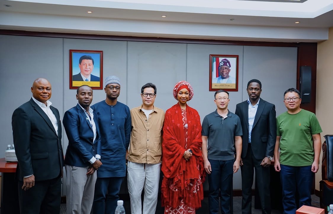 Hannatu Musawa with iCode officers