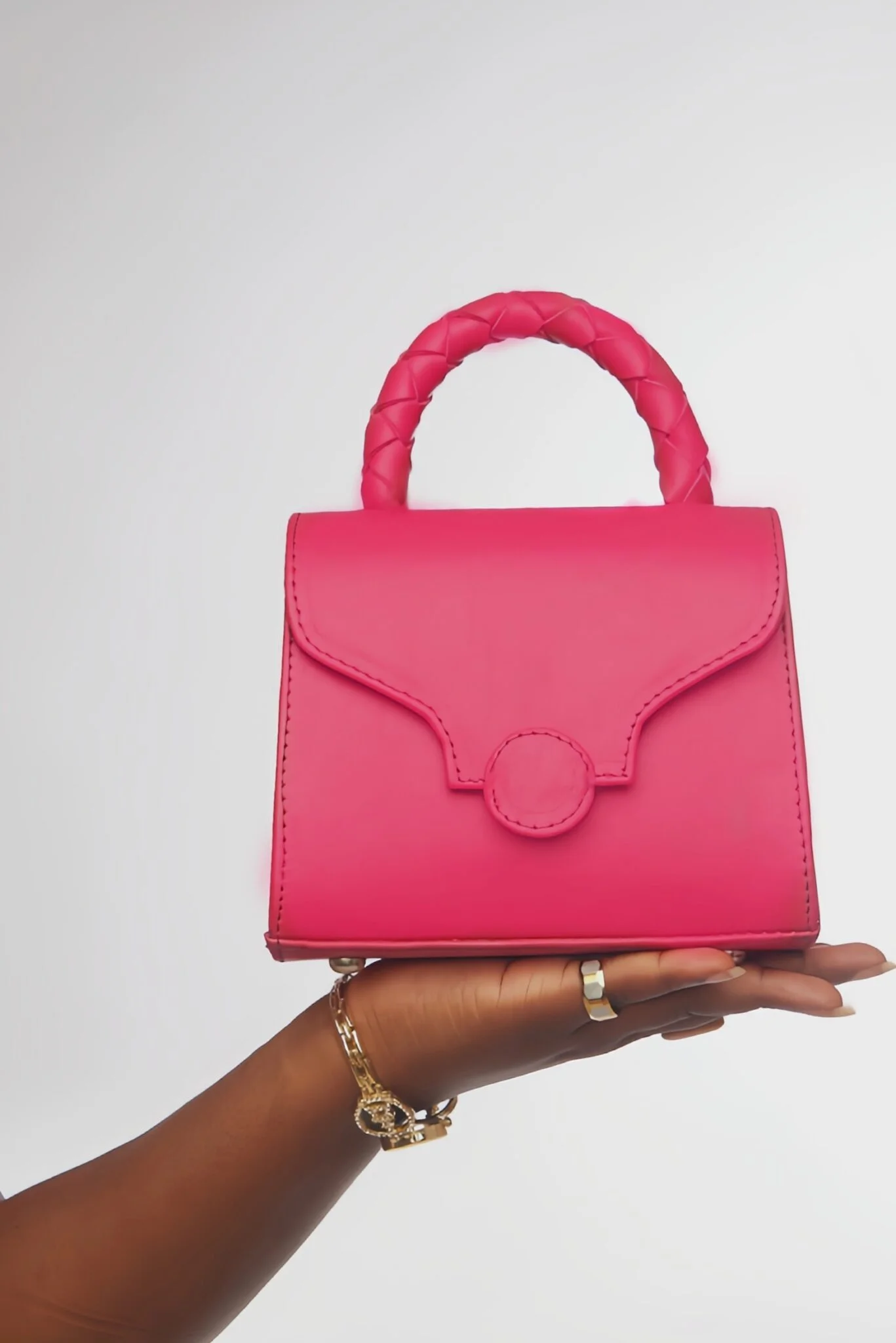 Uelle/Uzo leather bags. Picture via Uelle website.